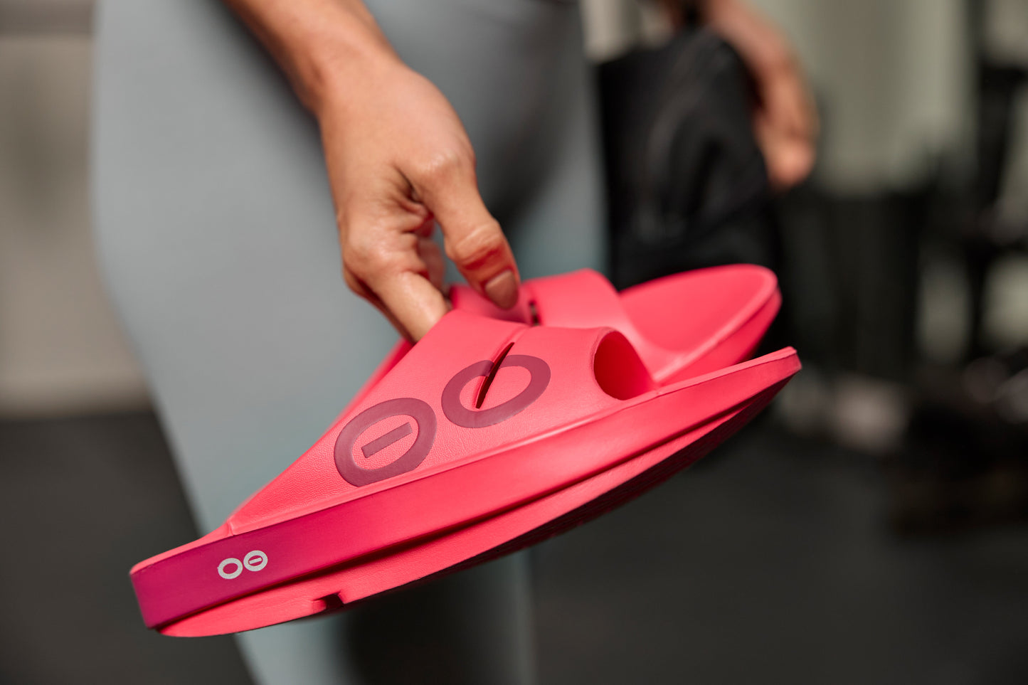 OOFOS UNISEX OOAHH SPORTS FLEX SANDALS - RAZZ FADE - Sole Therapy