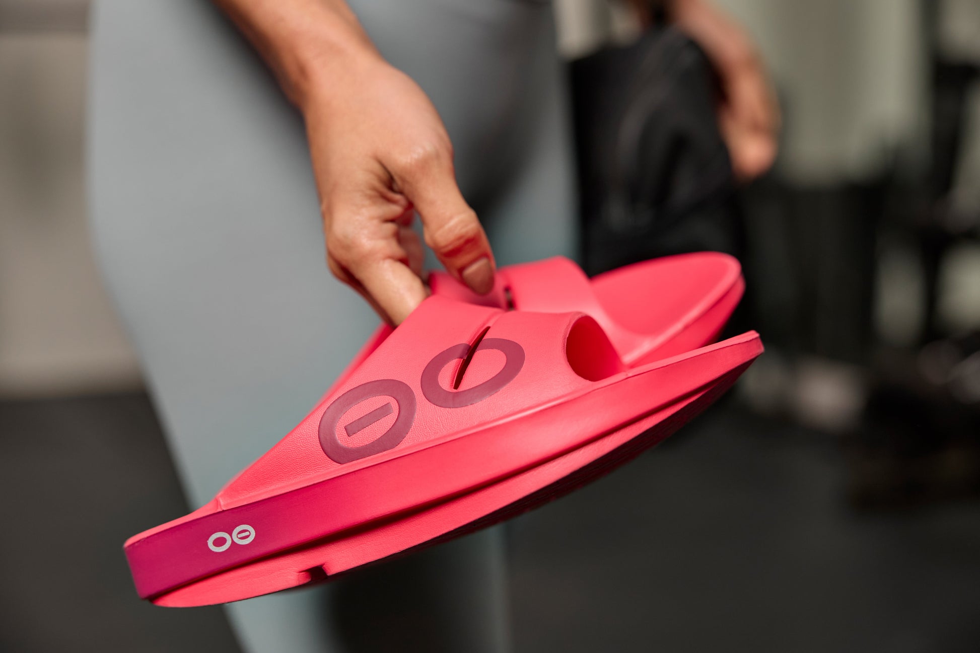 OOFOS UNISEX OOAHH SPORTS FLEX SANDALS - RAZZ FADE - Sole Therapy