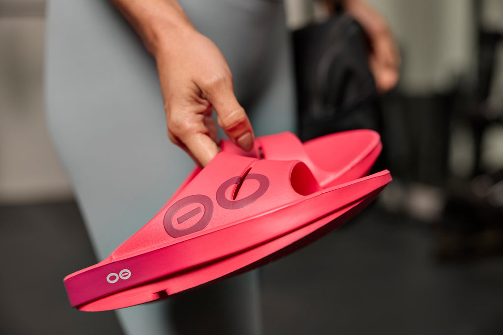 OOFOS UNISEX OOAHH SPORTS FLEX SANDALS - RAZZ FADE - Sole Therapy