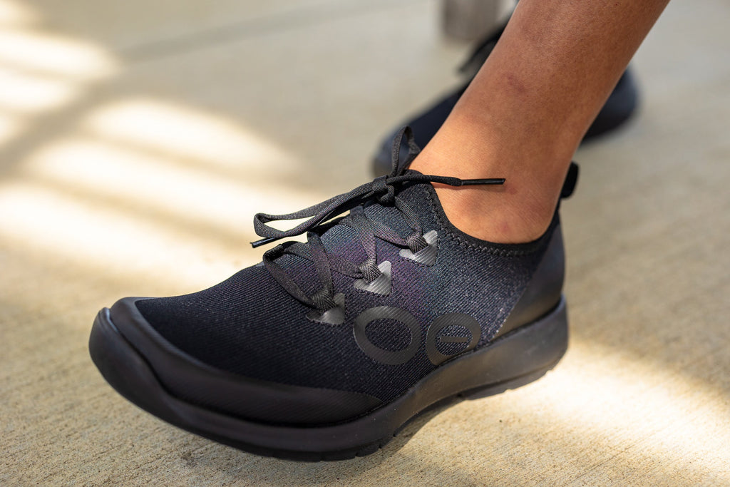 OOFOS WOMEN'S  OOMG SPORT LACE - BLACK - Sole Therapy